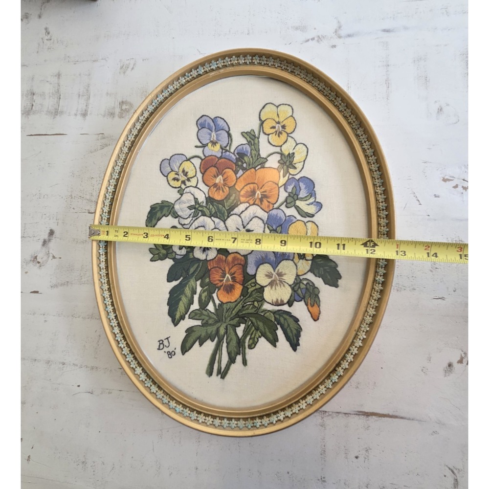 Vintage Oval Framed Floral Pansies Needlepoint Wall Hanging Cottagecore - Picture 10 of 10